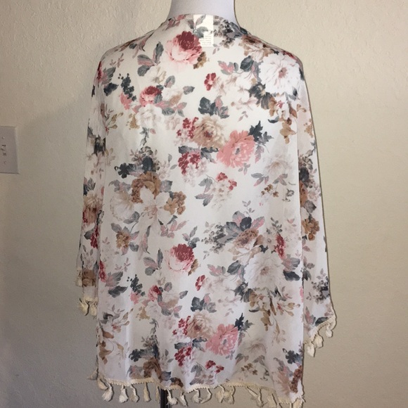 Kimono Floral Various Sizes - Picture 3 of 3